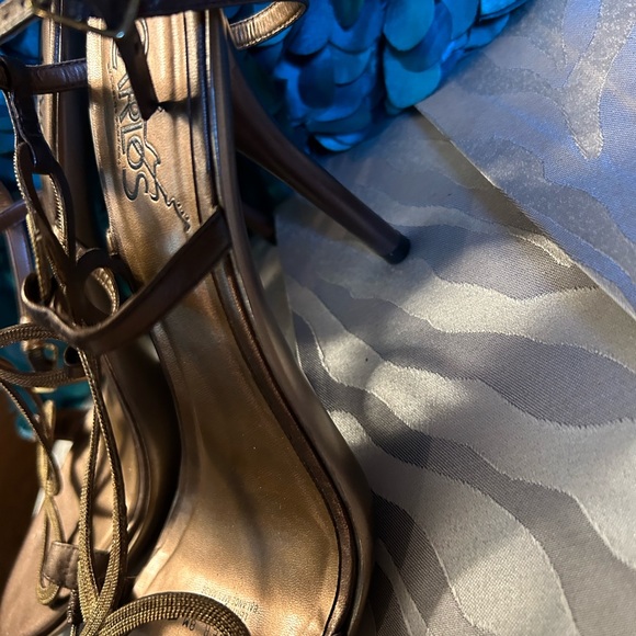 Carlos Santa - Picture 3 of 6